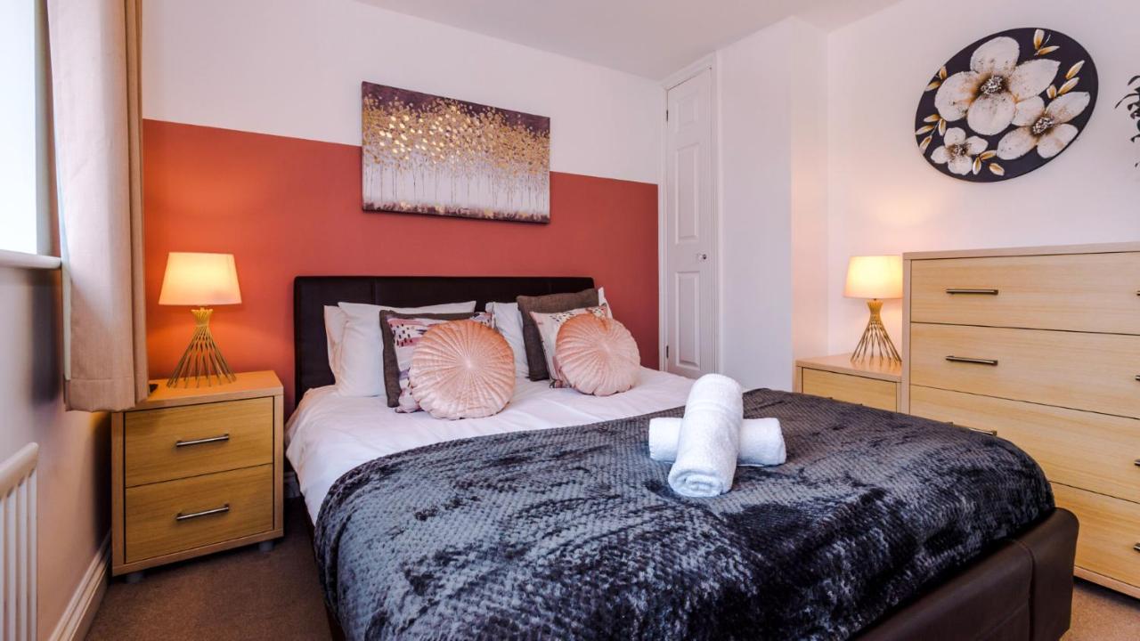 Newhall Road - 4 Bedroom Chester Home - Parking Wervin Exterior photo